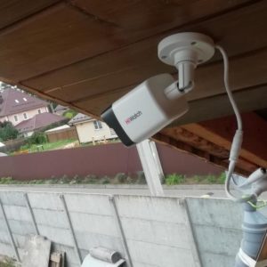 Установка камер видеонаблюдения HiWatch на территории автостоянки